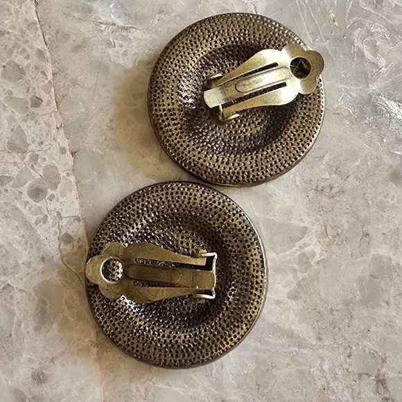 Vintage 1990 antique tone enamel rhinestone clip earrings green round metal - Picture 4 of 4